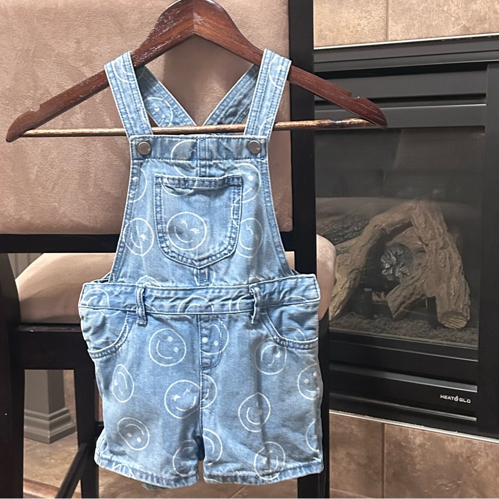 The Children's Place Light Blue Sweet Smiley Face Denim Overalls Shorts Size 5